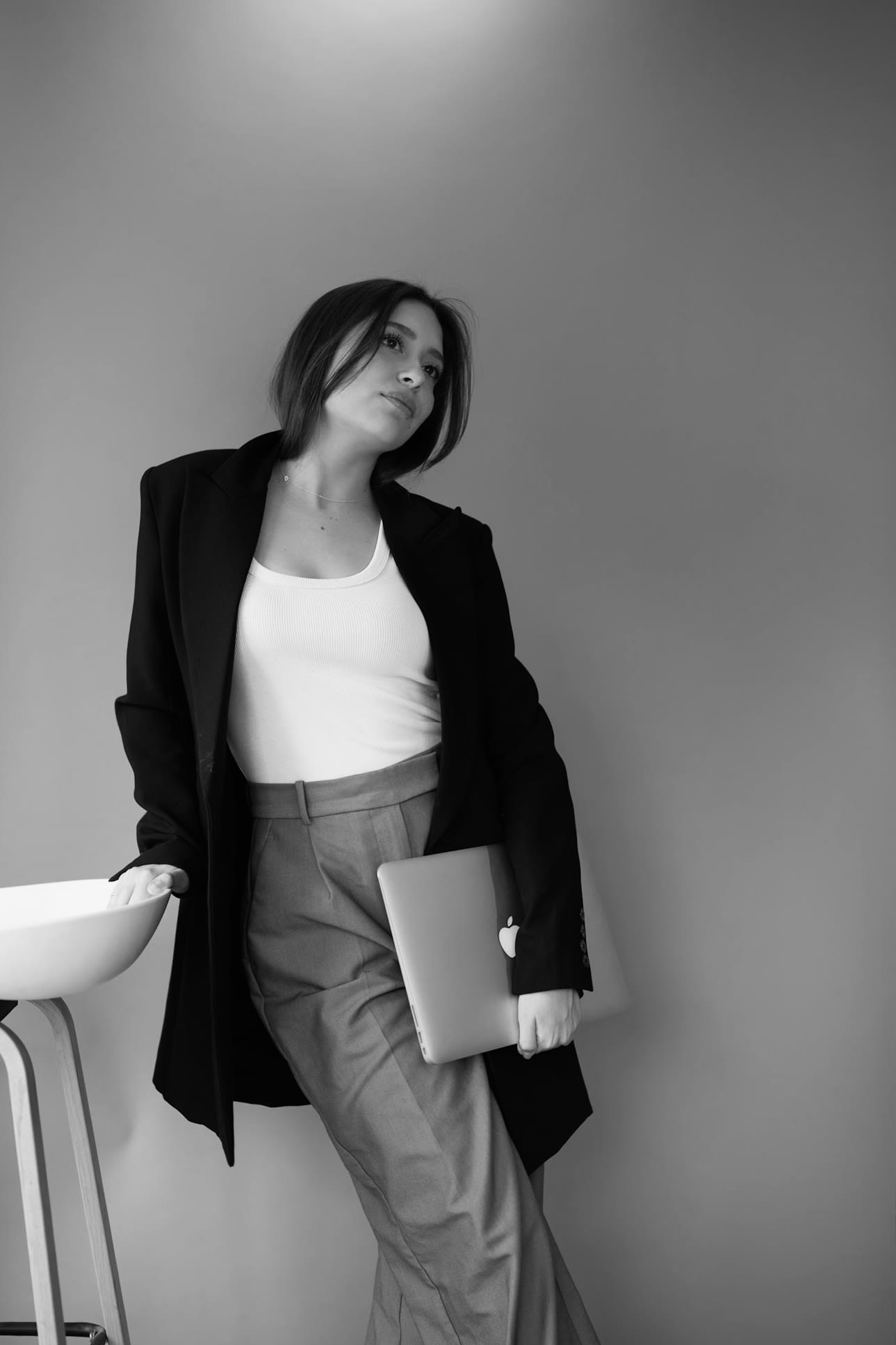 Sofía Demarco con su computador